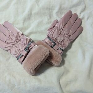 Pink fuzzy gloves, no size, but they are likely a med to large Tote 4
